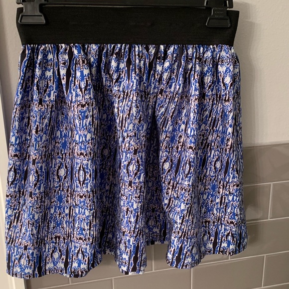 Skirt - Picture 2 of 3